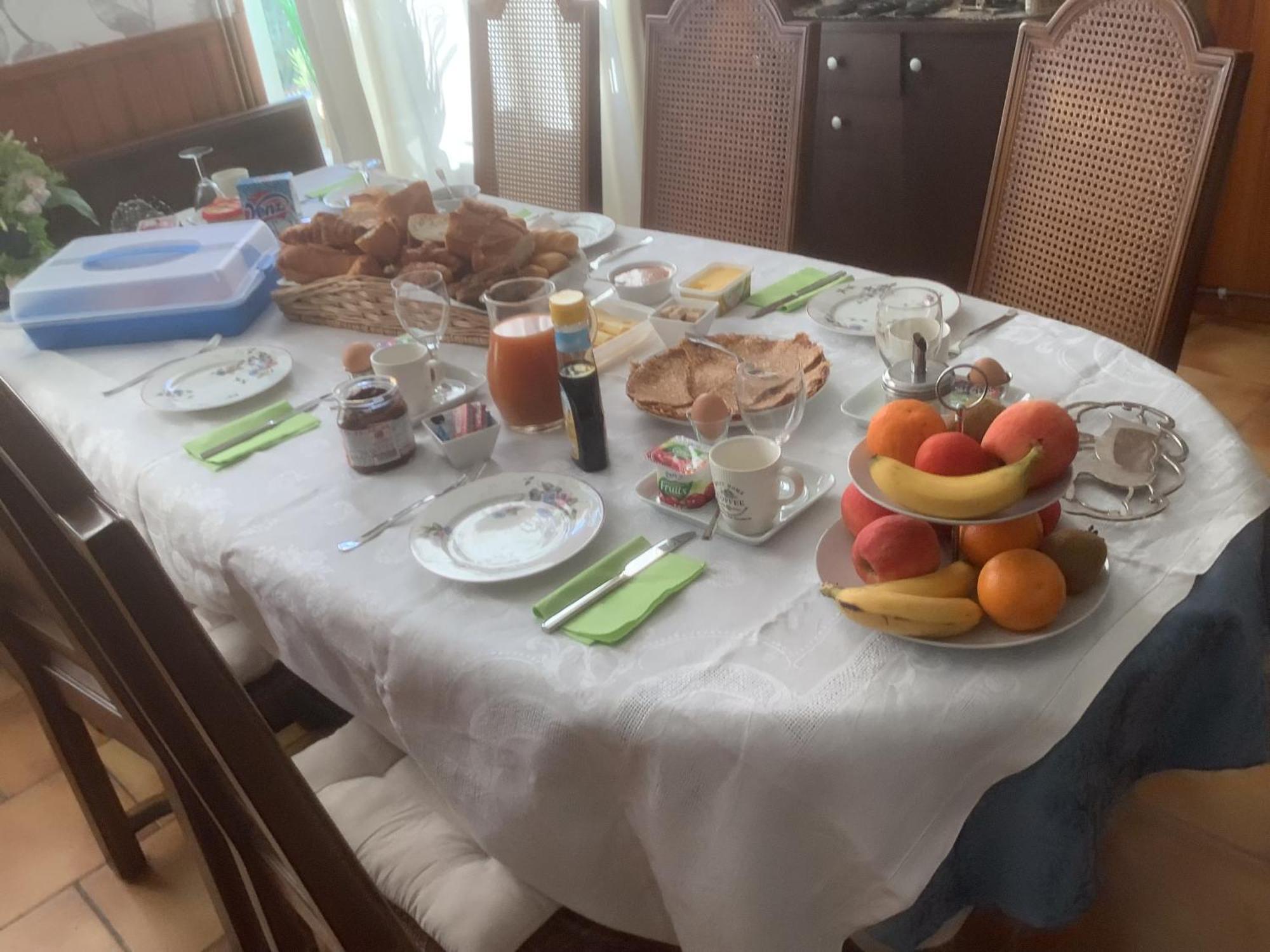 مبيت وإفطار Saint-Bonnet-Tronçais Le Voyageur المظهر الخارجي الصورة